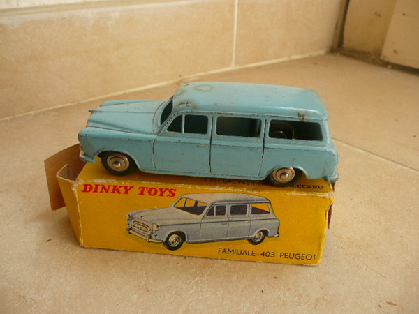 DINKY TOYS PEUGEOT 403 BREAK REF 24 F + BOITE RARE!!